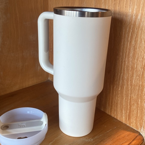 Stanley 40oz Stainless Steel Adventure Quencher Cream - Picture 4 of 8